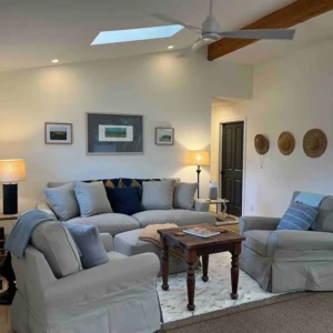 Coastal Properties Marin - A Willow's Retreat - Living Room01